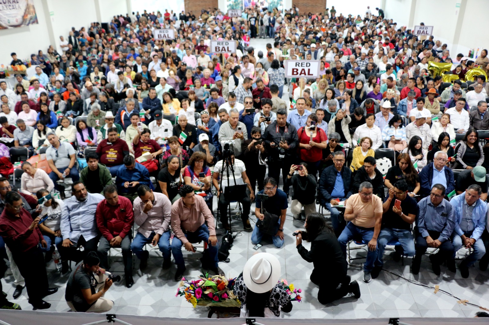 Con respaldo multitudinario, Ana Lilia Rivera convoca a la unidad: 'Aquí todos cabemos'